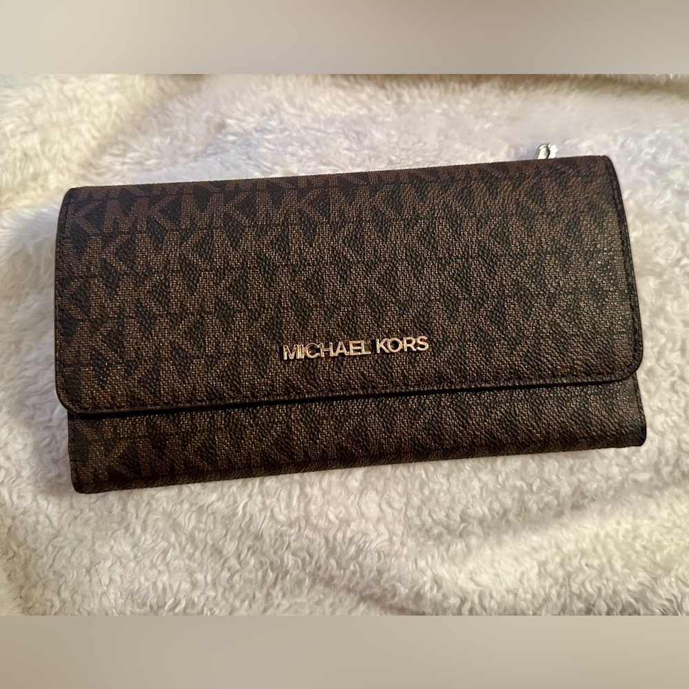 Michael Kors wallet brand new trifold unisex. Great gift this coming holiday.